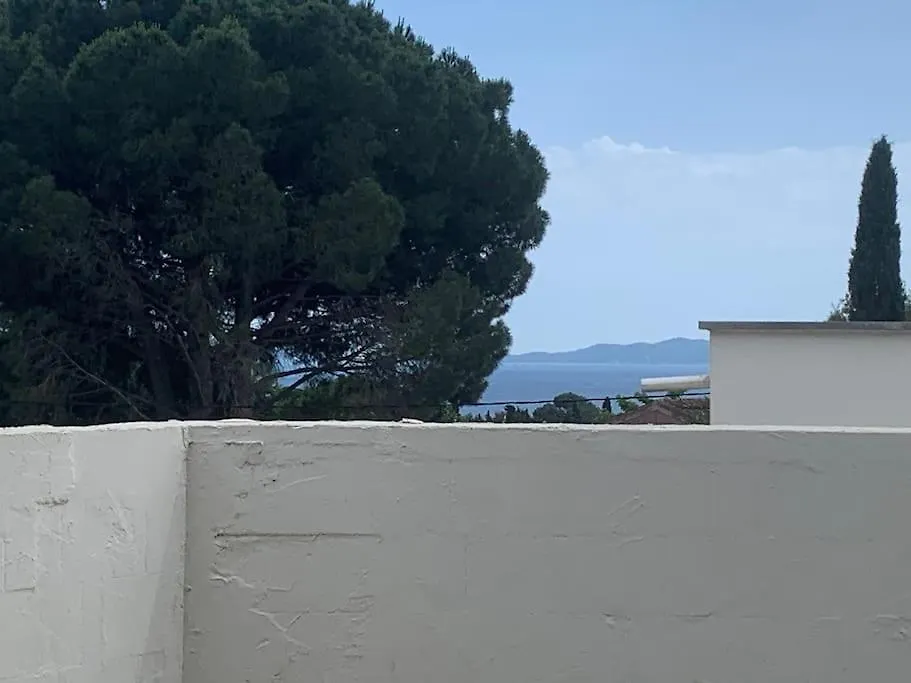 La Maison Rose - Rez De Jardin Villa 600M Plage, 2 Chambres 6 Personnes Le Lavandou 0*,  France
