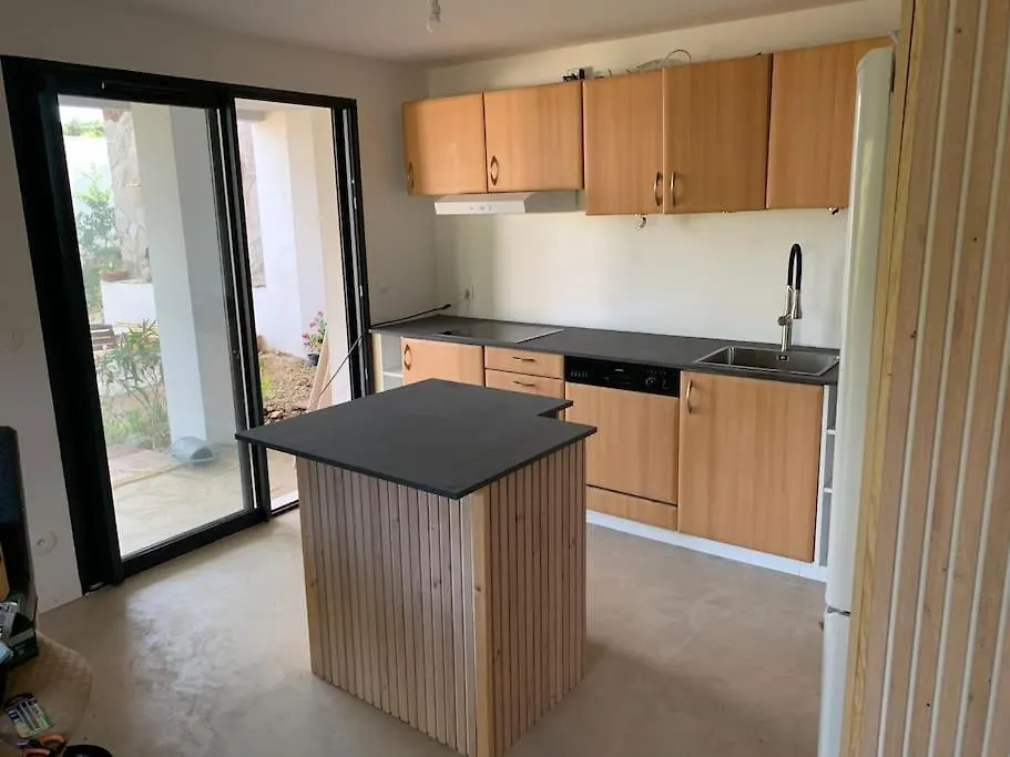 La Maison Rose - Rez De Jardin Villa 600M Plage, 2 Chambres 6 Personnes Le Lavandou France